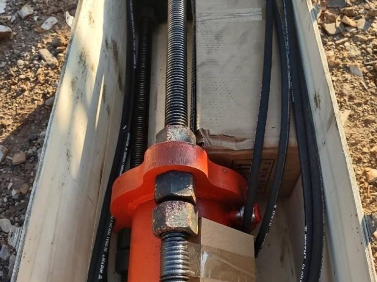 future-track-pin-press-machine-image-1