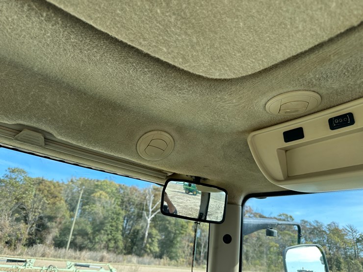 2010-john-deere-8360r-image-62