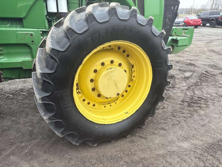 2014-john-deere-8245r-image-11