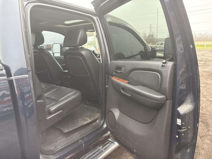 2008-gmc-3500-image-17