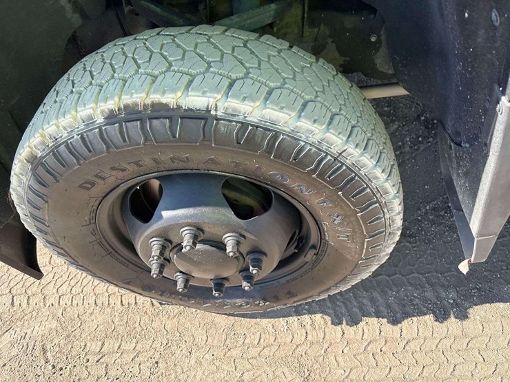 2018-chevrolet-silverado-3500hd-4x4-crew-cab-pickup-truck-image-26