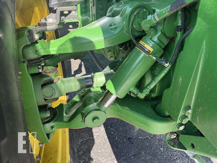 2013-john-deere-8235r-image-18