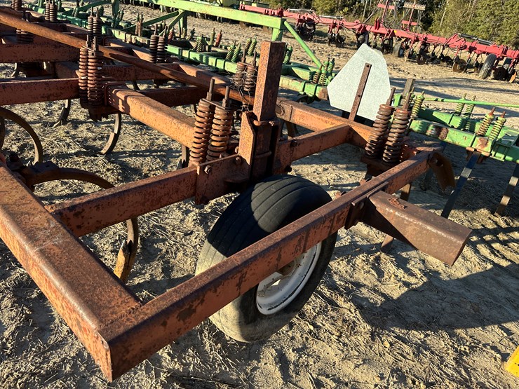 #33755-•-8'-chisel-plow-image-19