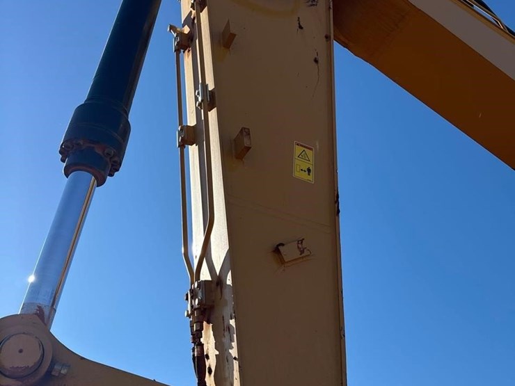 2023-caterpillar-320gc-image-9