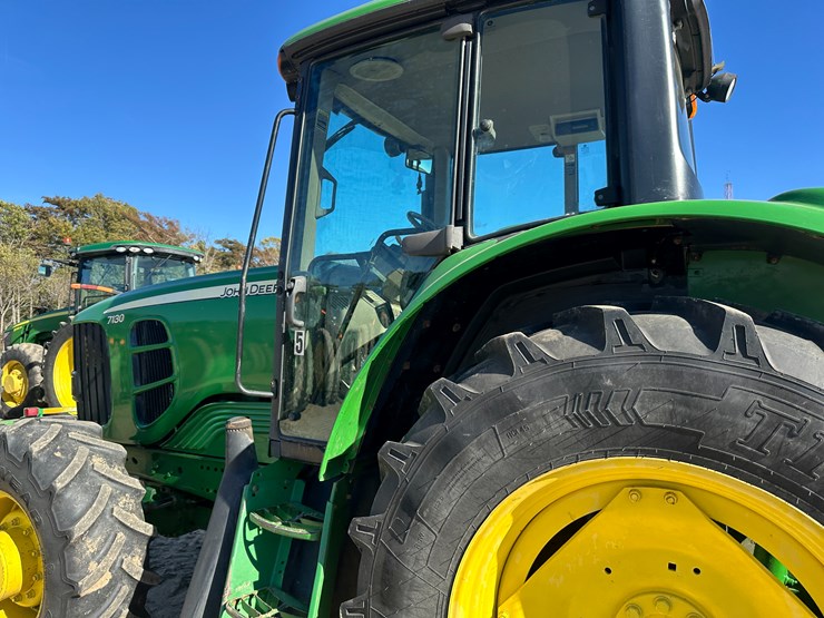2010-john-deere-7130-image-22
