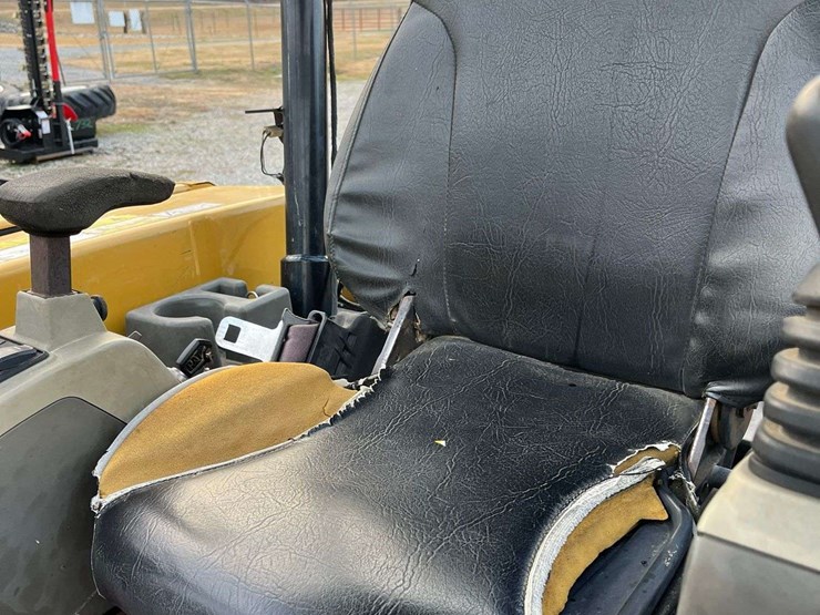 caterpillar-303-image-12