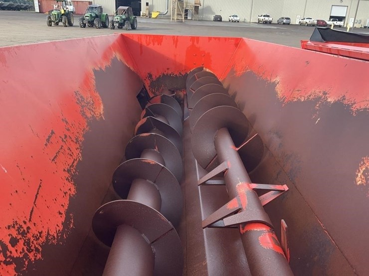 kuhn-slinger-8118-16'x7'-pull-pto-manure-spreader-image-6