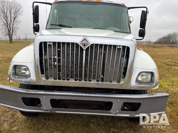 2004-international-7400-image-23
