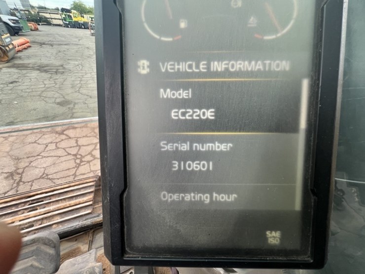 2017-volvo-ec220el-image-56