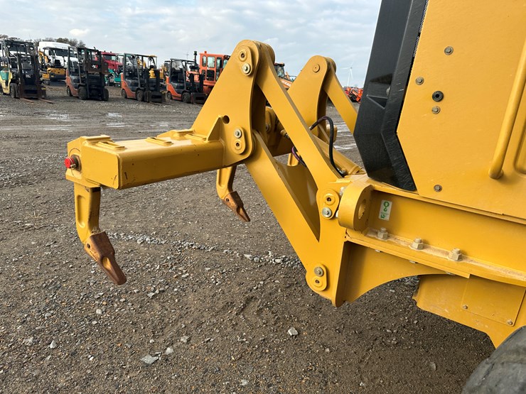 2022-caterpillar-140gc-image-58