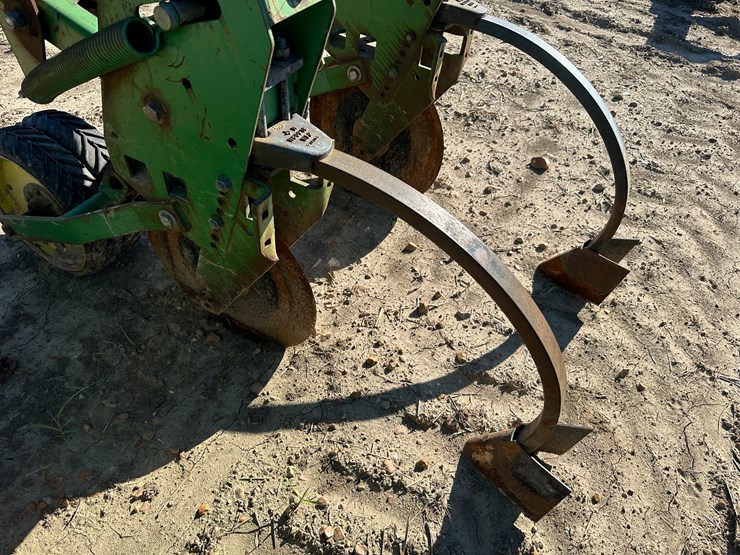 john-deere-16-image-16