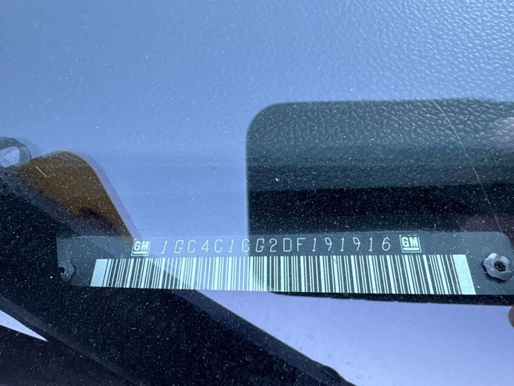 2013-chevrolet-3500hd-image-28