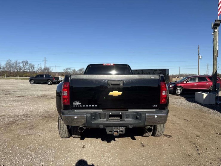 2013-chevrolet-3500hd-image-4