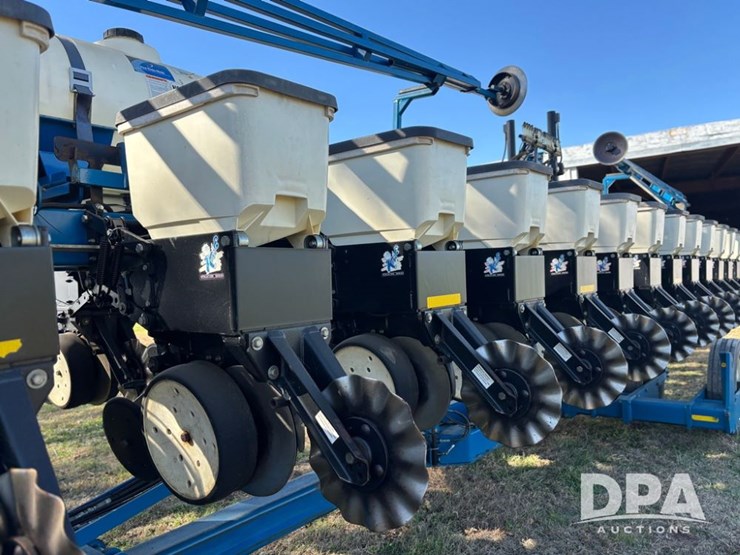 2022-kinze-3600-image-12