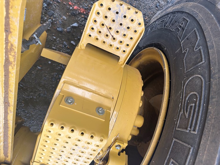 2022-caterpillar-140gc-image-14