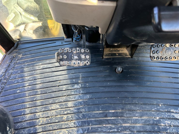 2011-john-deere-5095m-image-55