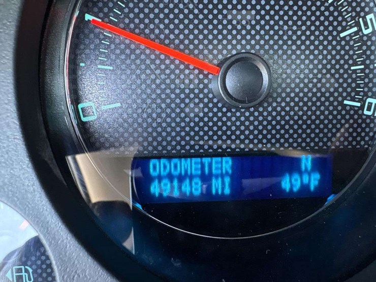 2013-chevrolet-3500hd-image-25