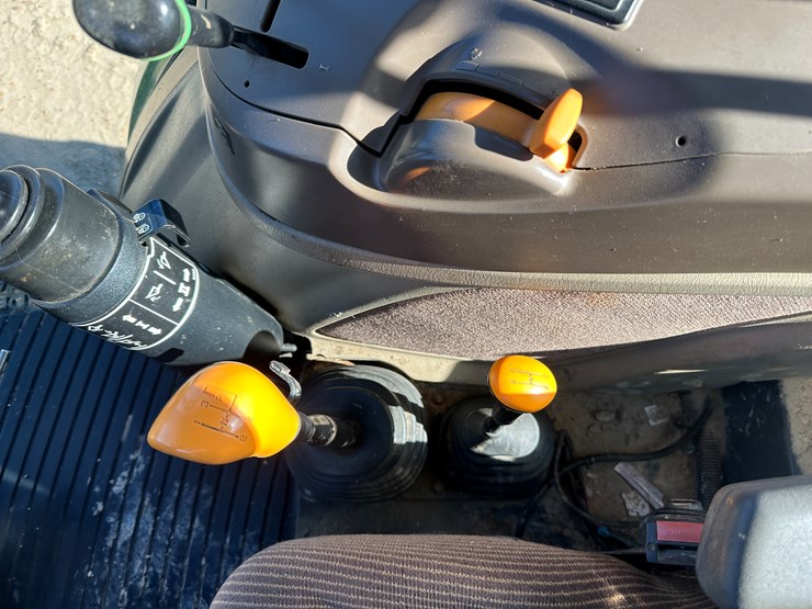 2011-john-deere-5095m-image-57