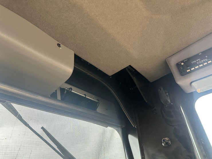 2022-caterpillar-140gc-awd-image-115