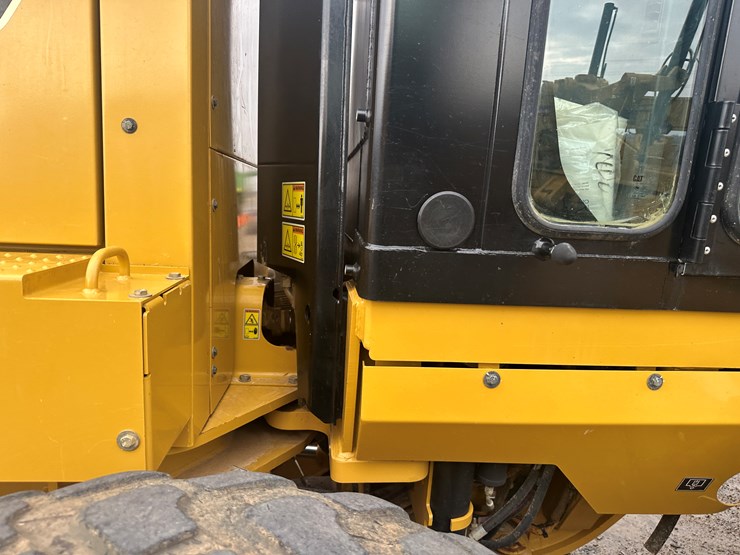 2022-caterpillar-140gc-image-57