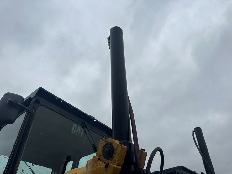 2022-caterpillar-140gc-image-58