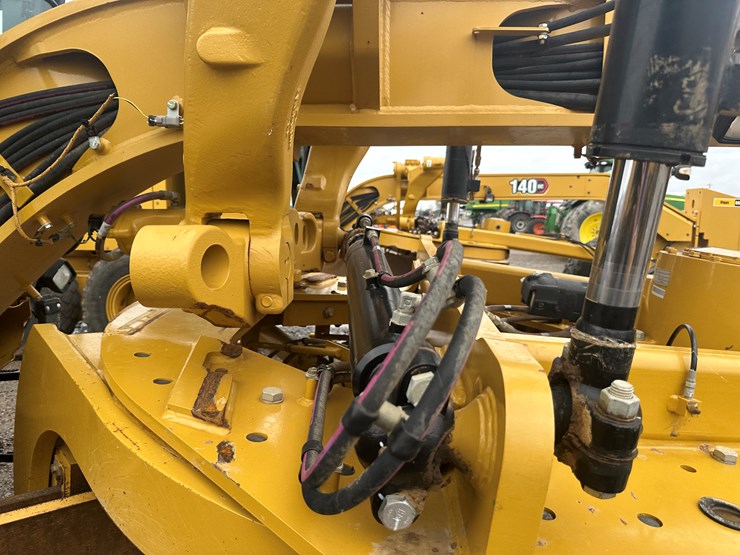 2022-caterpillar-140gc-image-54