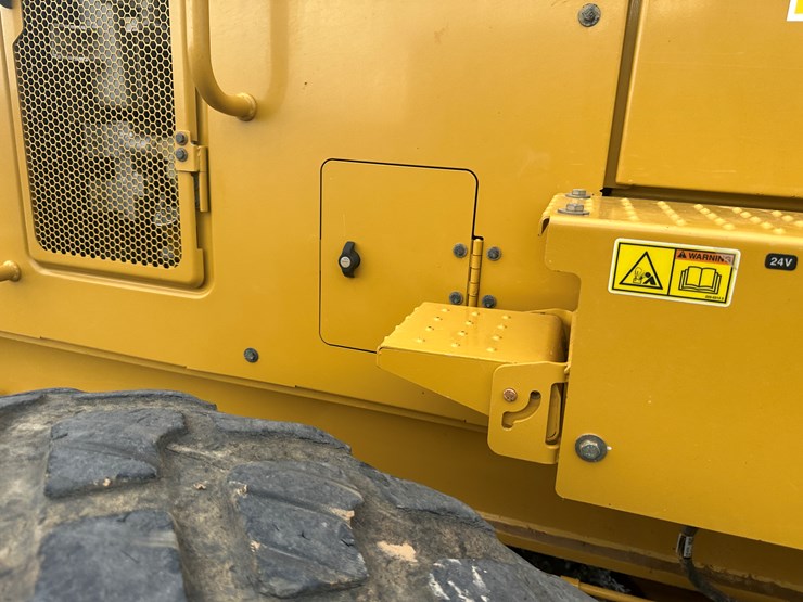 2022-caterpillar-140gc-image-59