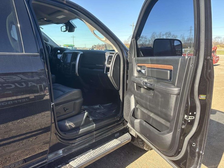 2015-ram-2500-laramie-image-19