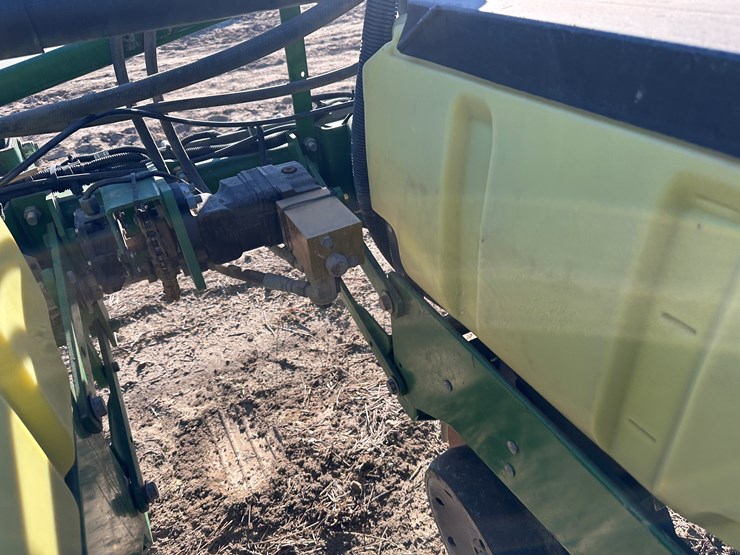 john-deere-1720-image-16