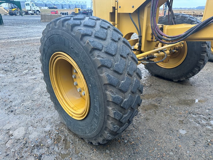 2022-caterpillar-140gc-image-8