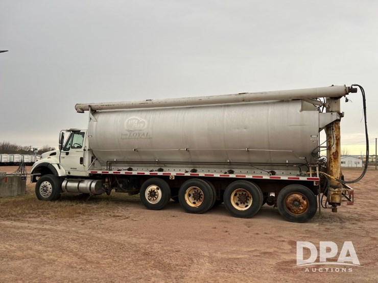 2005-international-7600-image-11