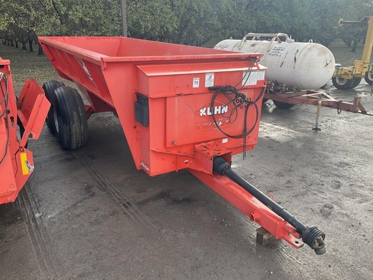 kuhn-slinger-8118-16'x7'-pull-pto-manure-spreader-image-3