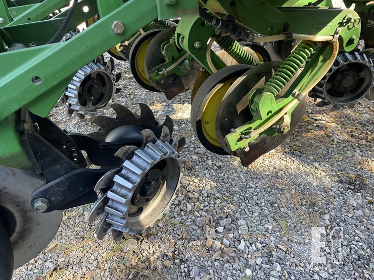 2011-john-deere-1770nt-image-28