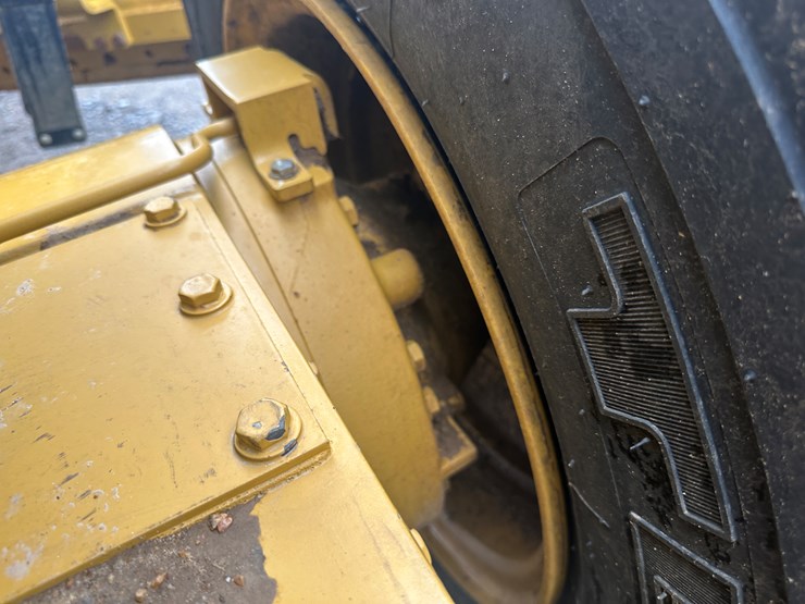 2022-caterpillar-140gc-image-13