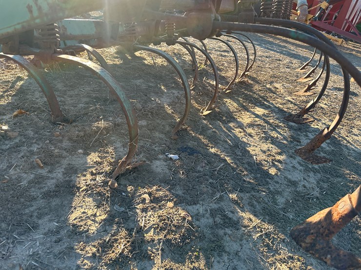 #33752-•-4.5'-chisel-plow-image-5