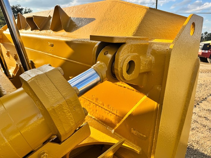 2019-caterpillar-d8t-image-6