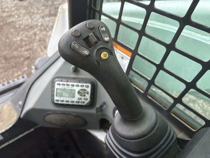 2019-bobcat-t870-image-13