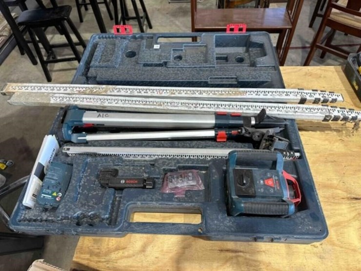 bosch-laser-level,-tripod-&-accessories-image-1