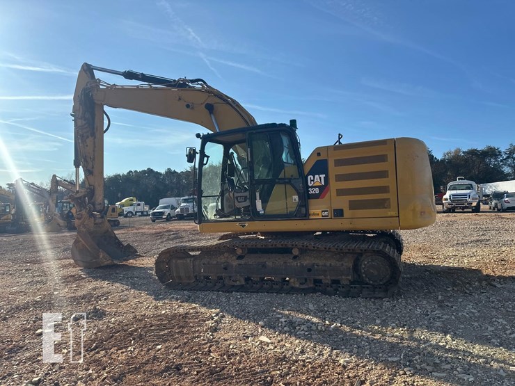 2018-caterpillar-320-image-5