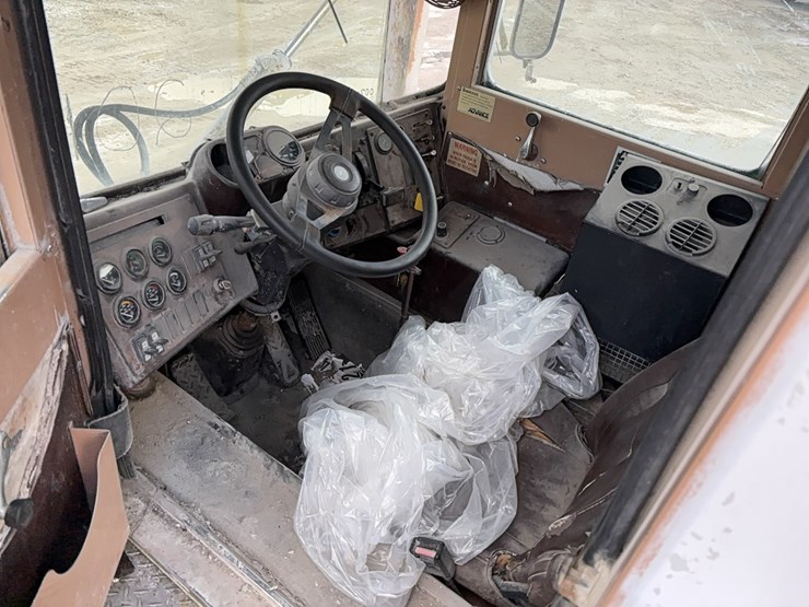 2000-advance-cm3ap6811-concrete-mixer-truck-vn:5dg8au4t0y0007567-image-17