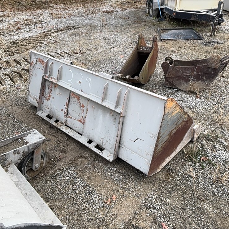 GP BUCKET W/ BOCE SKID STEER ATTACHMENT