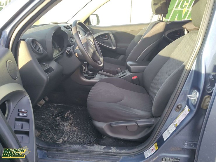 2011-toyota-rav4-image-6