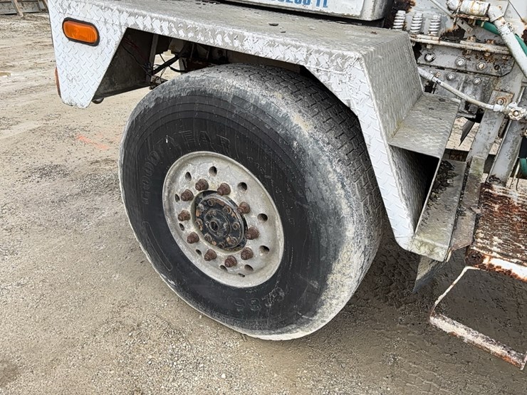 2000-advance-cm3ap6811-concrete-mixer-truck-vn:5dg8au4t0y0007567-image-14