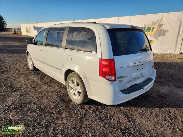 2016-dodge-grand-caravan-crew-image-3