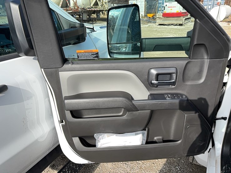 new-unused-chevy-5500-cab-&-chassis-image-11