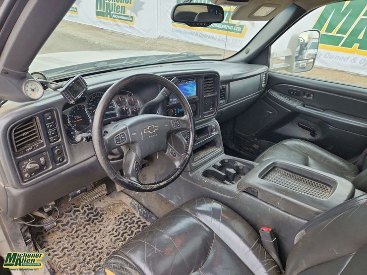 2006-chevrolet-silverado-2500hd-image-17