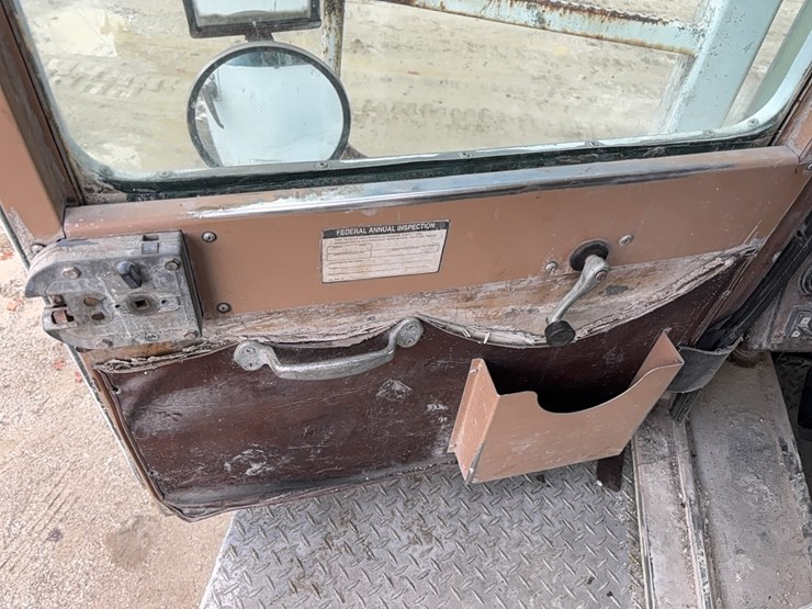 2000-advance-cm3ap6811-concrete-mixer-truck-vn:5dg8au4t0y0007567-image-18