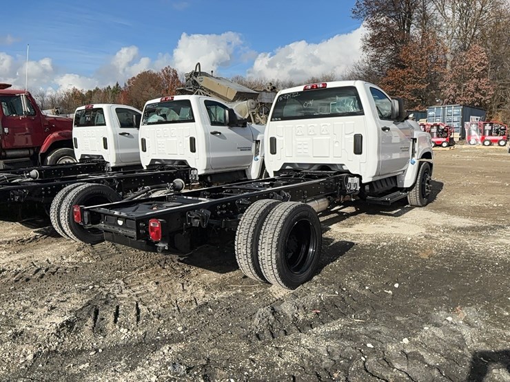 new-unused-chevy-5500-cab-&-chassis-image-3