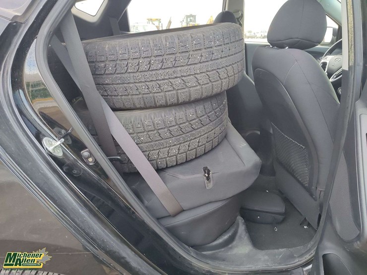 2010-hyundai-tucson-image-19