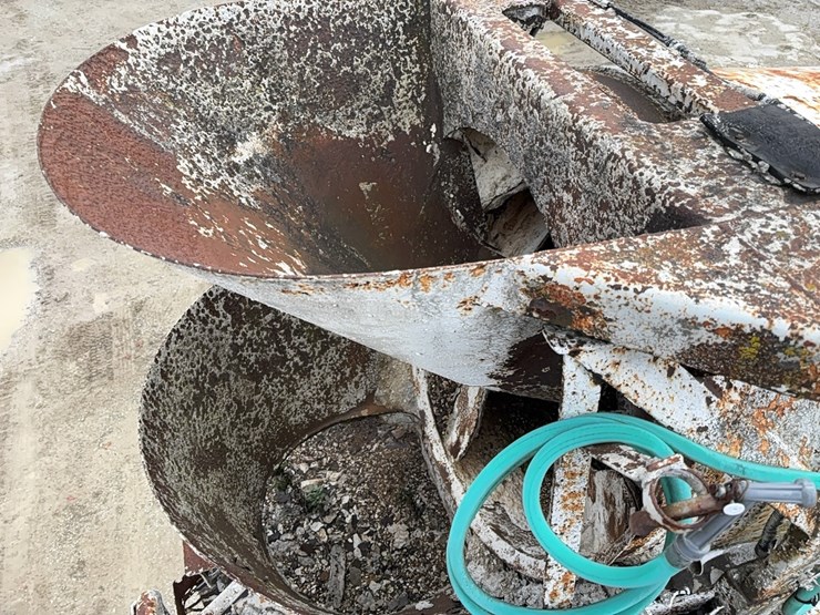 2000-advance-cm3ap6811-concrete-mixer-truck-vn:5dg8au4t0y0007567-image-15